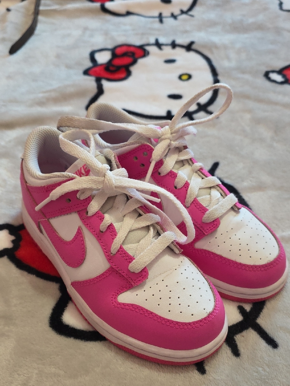 Nike Girls White and Hot Pink Low-Top Sneakers